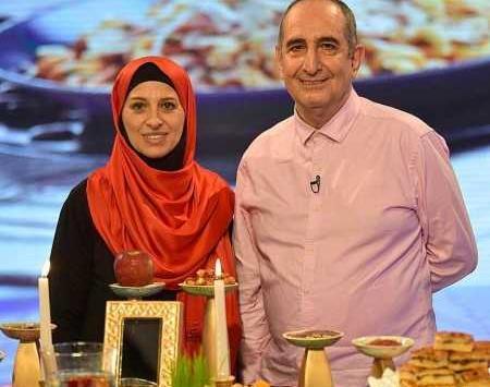 عکس فرهاد آئیش و همسر و فرزندش