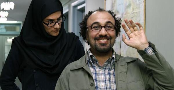 عکس خنده دار رضا عطاران با مقنعه