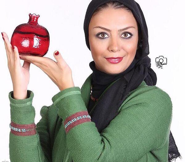 ژست عکس یلدا دخترانه