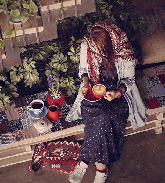 ژست عکس یلدا دخترانه