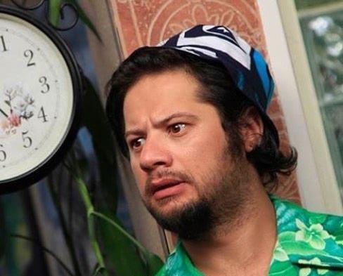 عکس علی صادقی و همسرش و بچه هایش