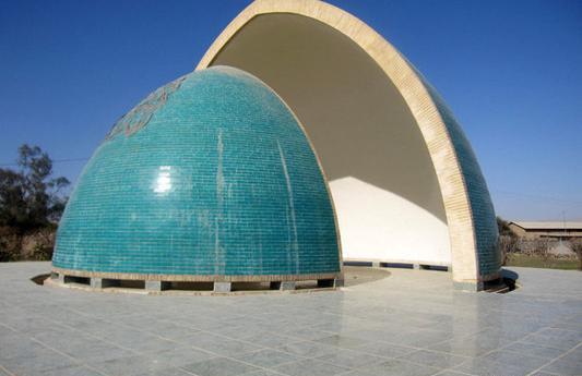 عکس سنگ قبر قیصر امین پور