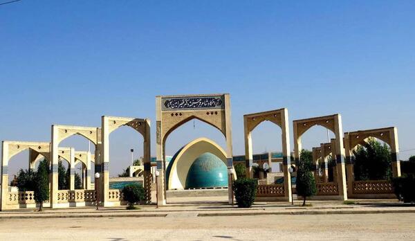 عکس سنگ قبر قیصر امین پور