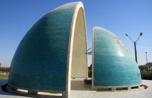 عکس سنگ قبر قیصر امین پور
