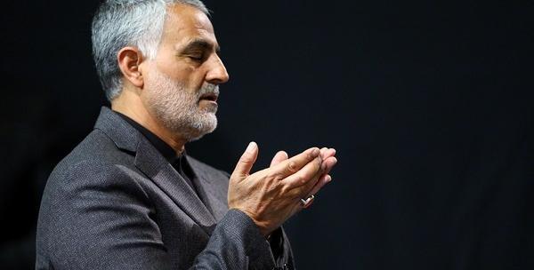 عکس حاج قاسم سلیمانی در حال قنوت