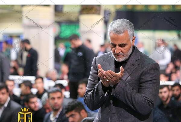 عکس حاج قاسم سلیمانی در حال قنوت