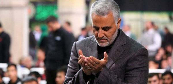 عکس حاج قاسم سلیمانی در حال قنوت