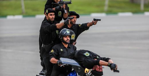 عکس سردار سلیمانی در صف نماز ابوبکر بغدادی
