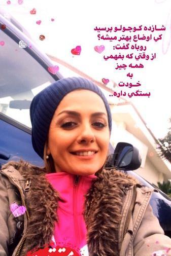 عکس بیتا سحرخیز کنار دریا