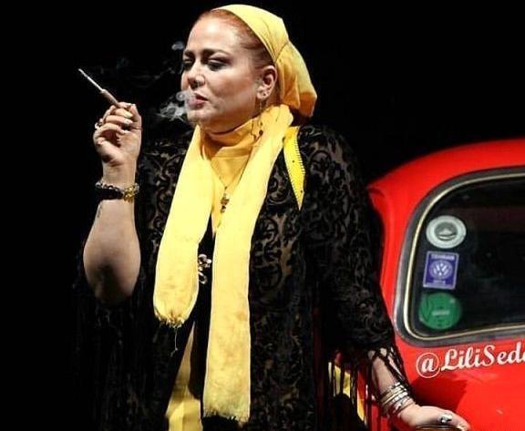 عکس امین حیایی در حال سیگار کشیدن