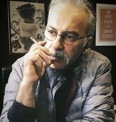 عکس امین حیایی در حال سیگار کشیدن