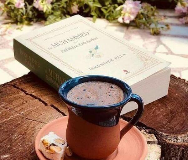 عکس قهوه و کتاب