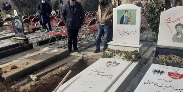 عکس سنگ قبر بهمن مفید