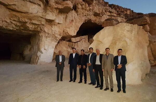 عکس غار سنگ اشکن جهرم
