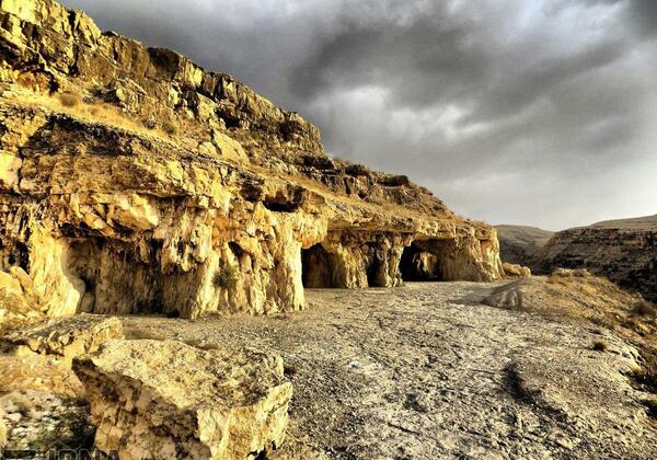 عکس غار سنگ اشکن جهرم