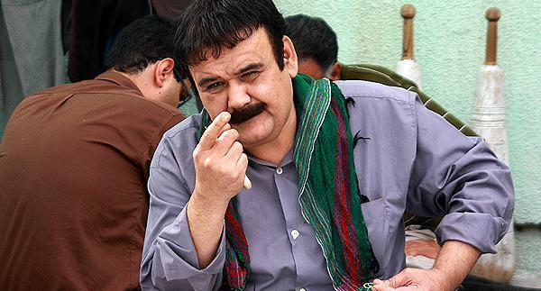 عکس اکبر عبدی در افراطی ها