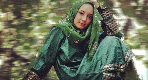 عکس سحر ولدبیگی در اب پریا