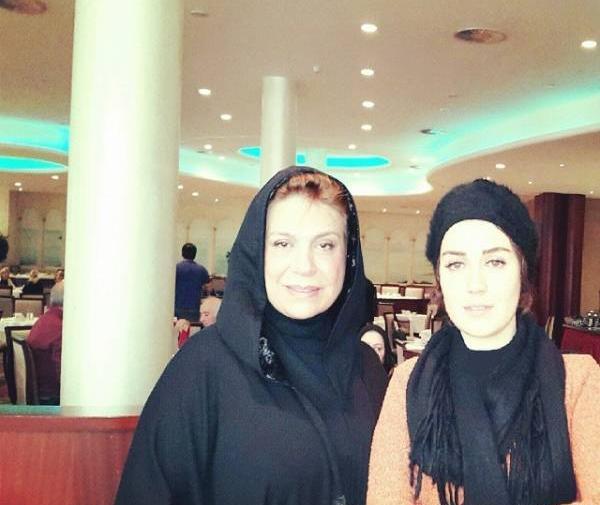 عکس افسانه پاکرو و مادرش