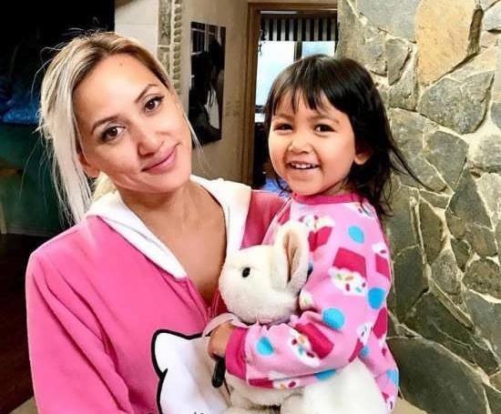 عکس شادمهر عقیلی با همسرش ودخترش