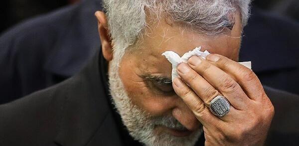 عکس سردار سلیمانی در حال گریه
