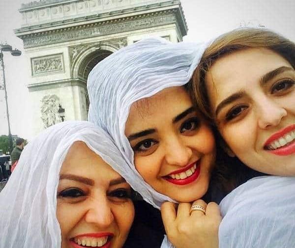 عکس اکرم محمدی و خواهرش