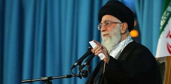 عکس در حال سخنرانی