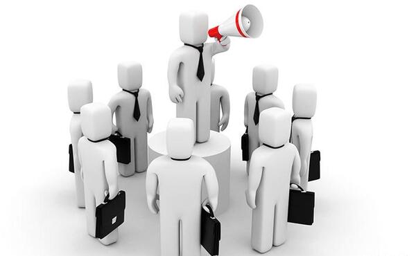 عکس در حال سخنرانی