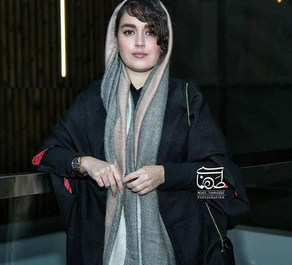 عکس افسانه پاکرو و خواهر دوقلویش