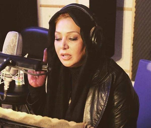 عکس در حال ضبط آهنگ