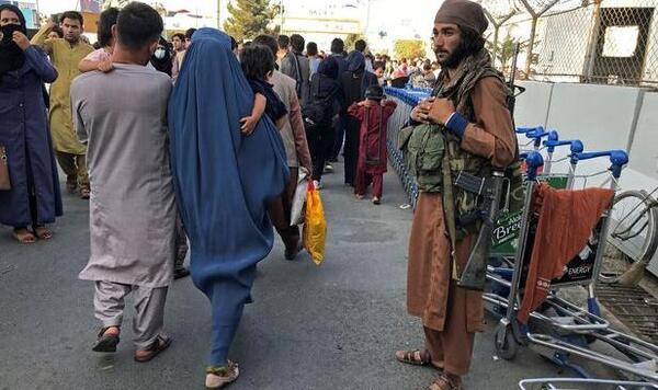 عکس طالبان بدون کفش