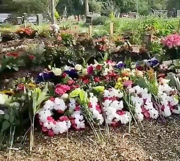 عکس سنگ قبر ماه چهره خلیلی