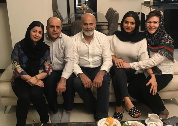 عکس پدر و مادر جمشید هاشم پور