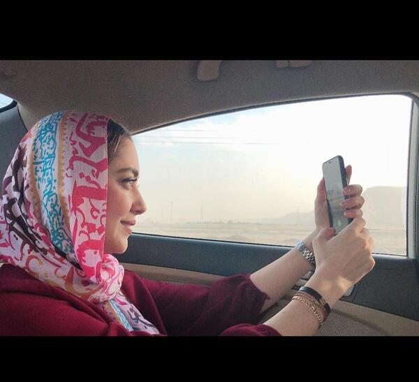 عکس بهاره افشاری در ماشین