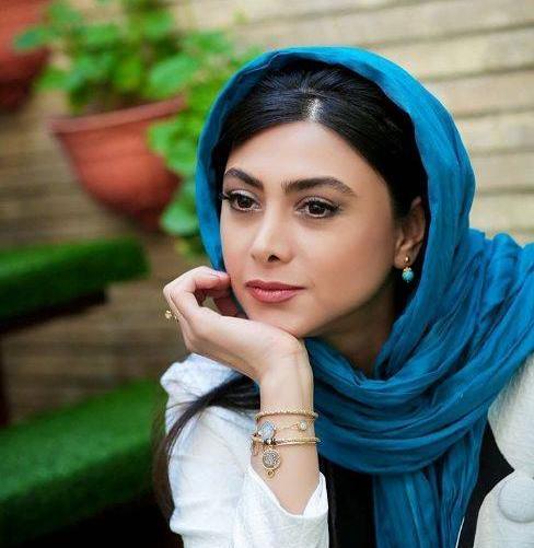 عکس آزاده صمدی در لاهیجان