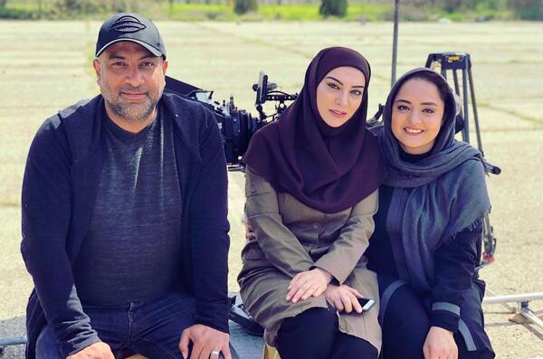 عکس اکرم محمدی با خانواده