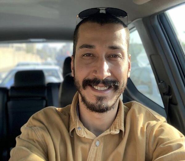 عکس بهرام افشاری با ماشینش