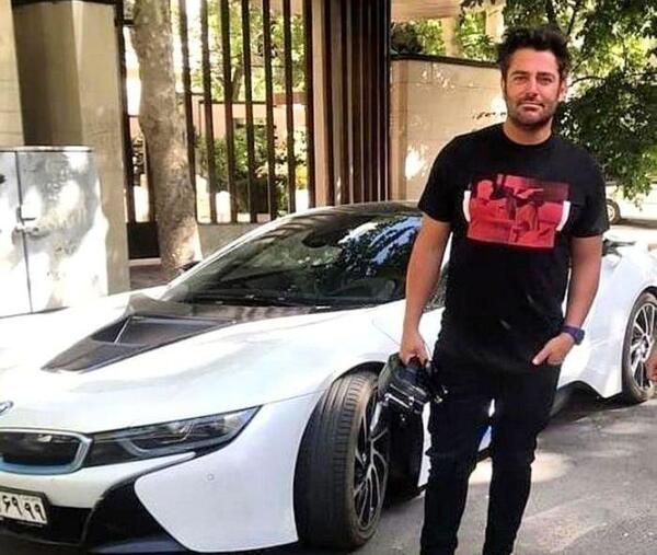عکس بهرام افشاری با ماشینش