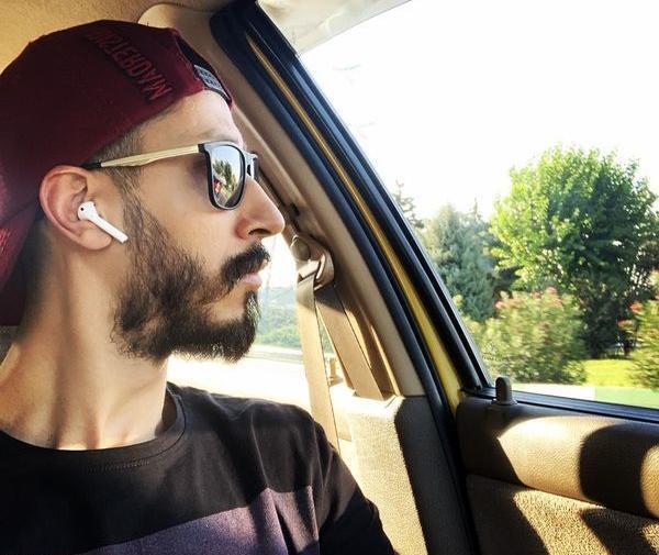 عکس بهرام افشاری با ماشینش