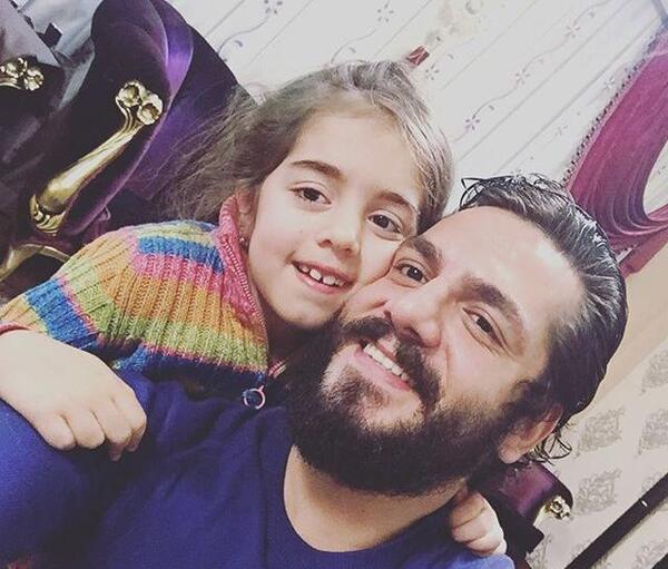 عکس عباس غزالی و خواهرش