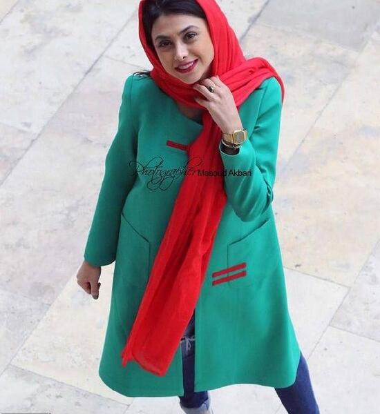عکس آزاده صمدی با شلوار پاره