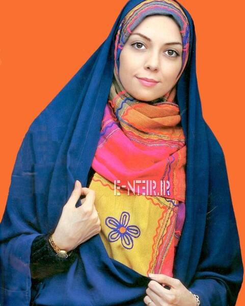 عکس آزاده صمدی با شلوار پاره