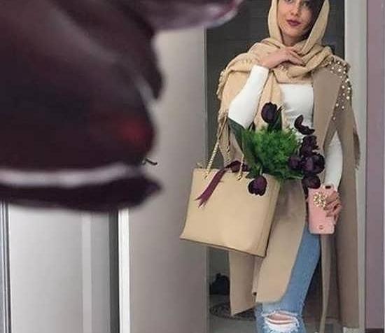 عکس آزاده صمدی با شلوار پاره