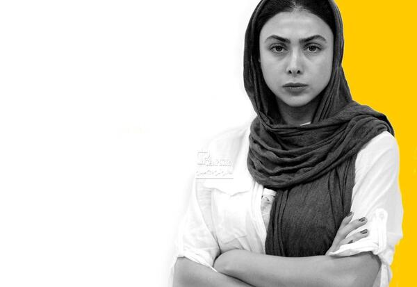 عکس آزاده صمدی با شلوار پاره