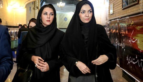 عکس فرزاد حسنی در مراسم خاکسپاری آزاده نامداری