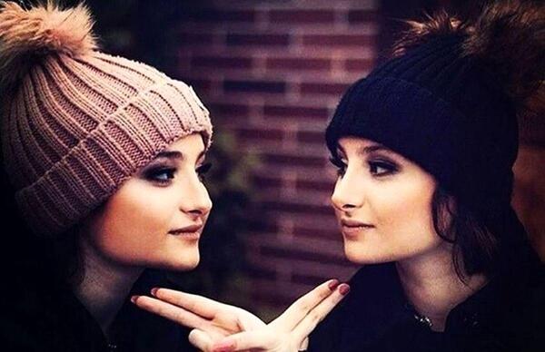 عکس سارا و نیکا با دوست پسرهایشان