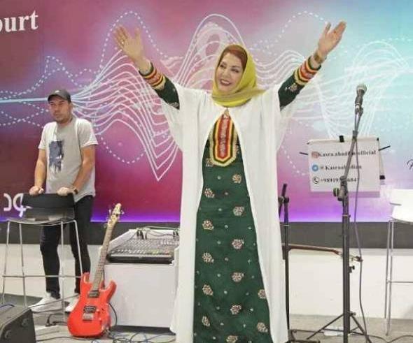 عکس زهره حمیدی و پسرش
