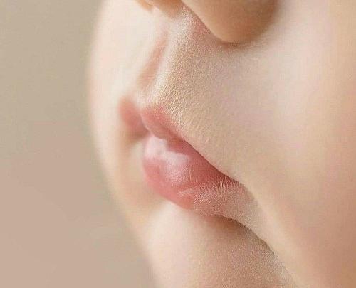 عکس لب نوزاد برای پروفایل