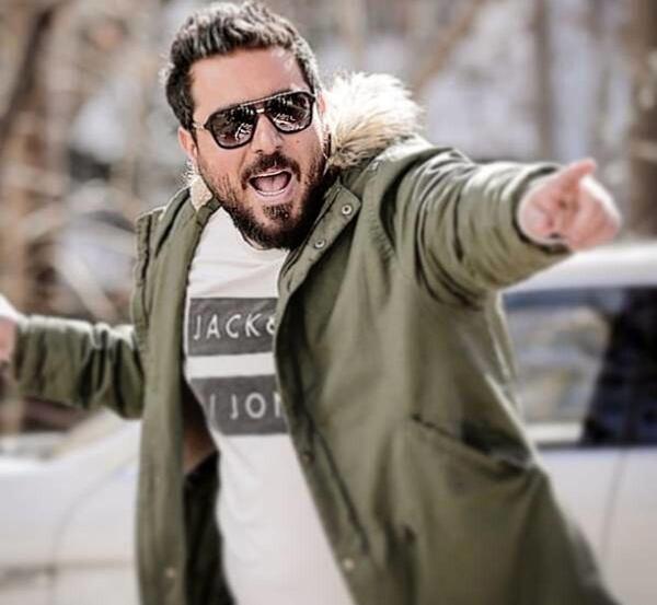 عکس امین حیایی در استخر