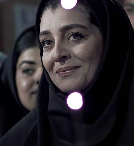عکس ساره بیات با حجاب