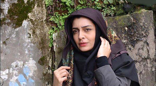 عکس ساره بیات با حجاب
